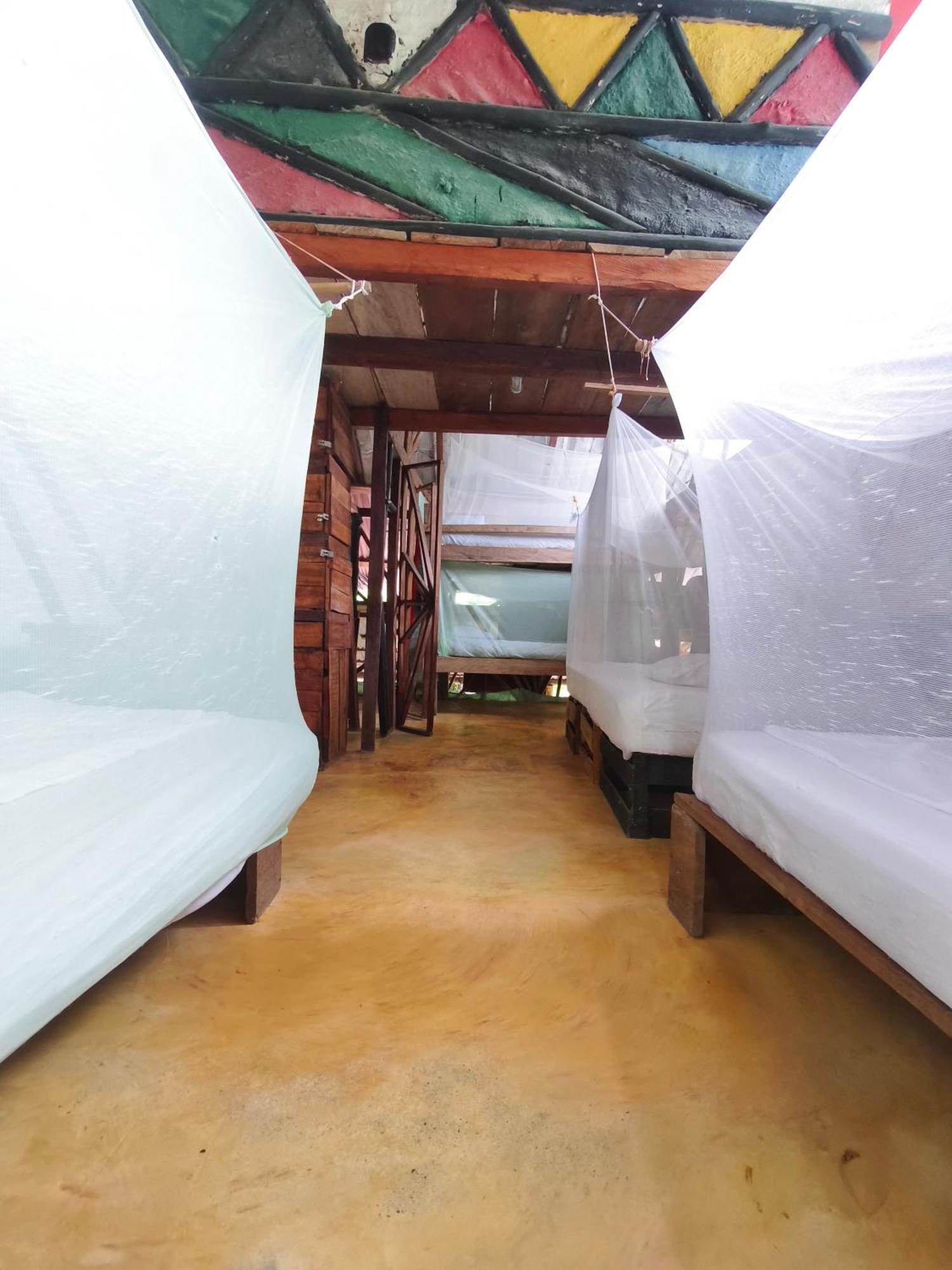Reciclarte Galeria Hostal Капургана Номер фото